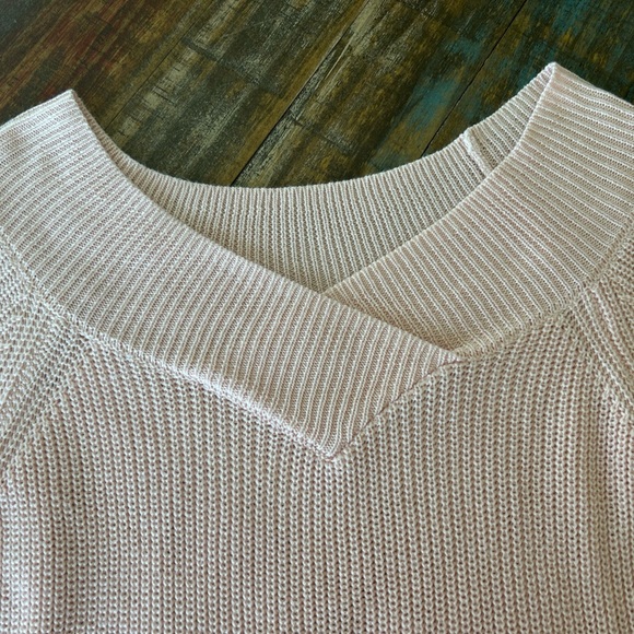 NWOT Soho New York & Company Women’s Ribbed Knit V-Neck Pullover Sweater - Picture 2 of 6